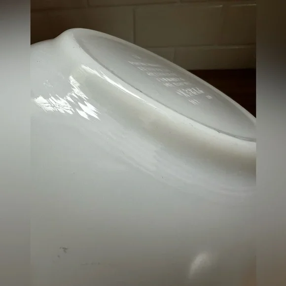 Vintage Pyrex Bowl - Picture 10 of 12